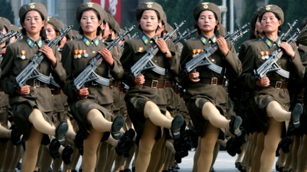 Elle erklärt nordkoreanische Soldatinnen zu Fashionistas des Jahres 2013