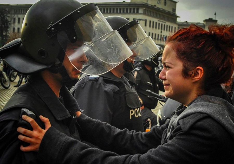 Halte durch – Herzergreifende Szene in Bulgarien – Fotografie